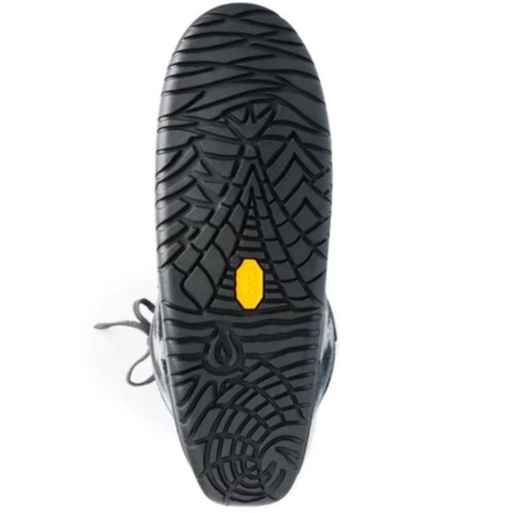 Wool Lace Up Manitobah Mukluks Retail $220 - Picture 8 of 8